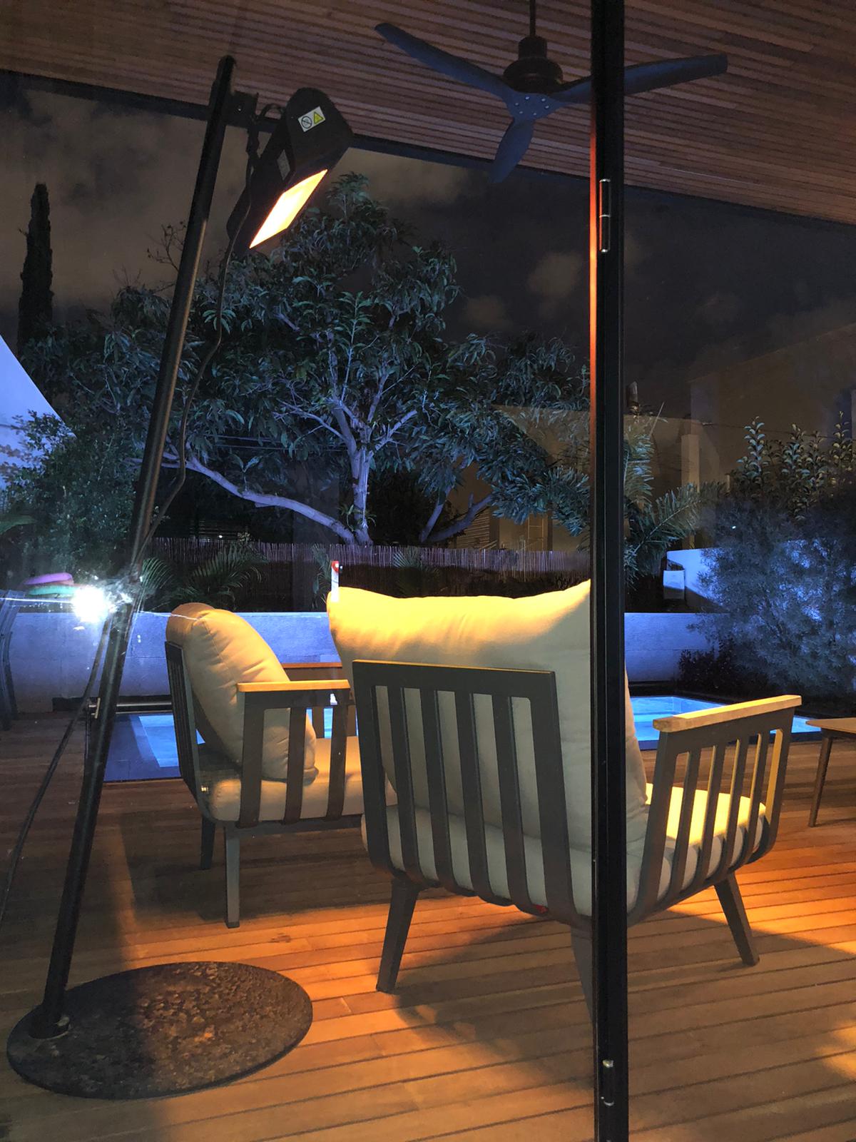 Infrared Heater including Black Stand | Model Volcan premium 2000W | Matte Black - Details