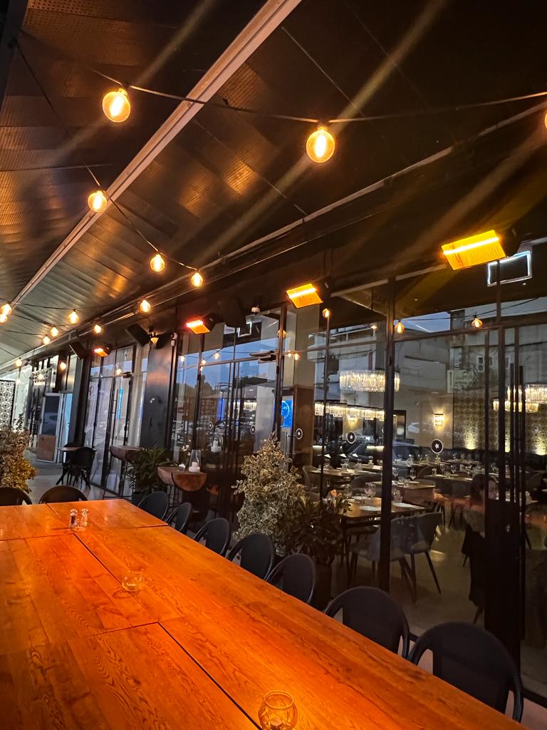 Restaurant balcony - Thumbnail 2